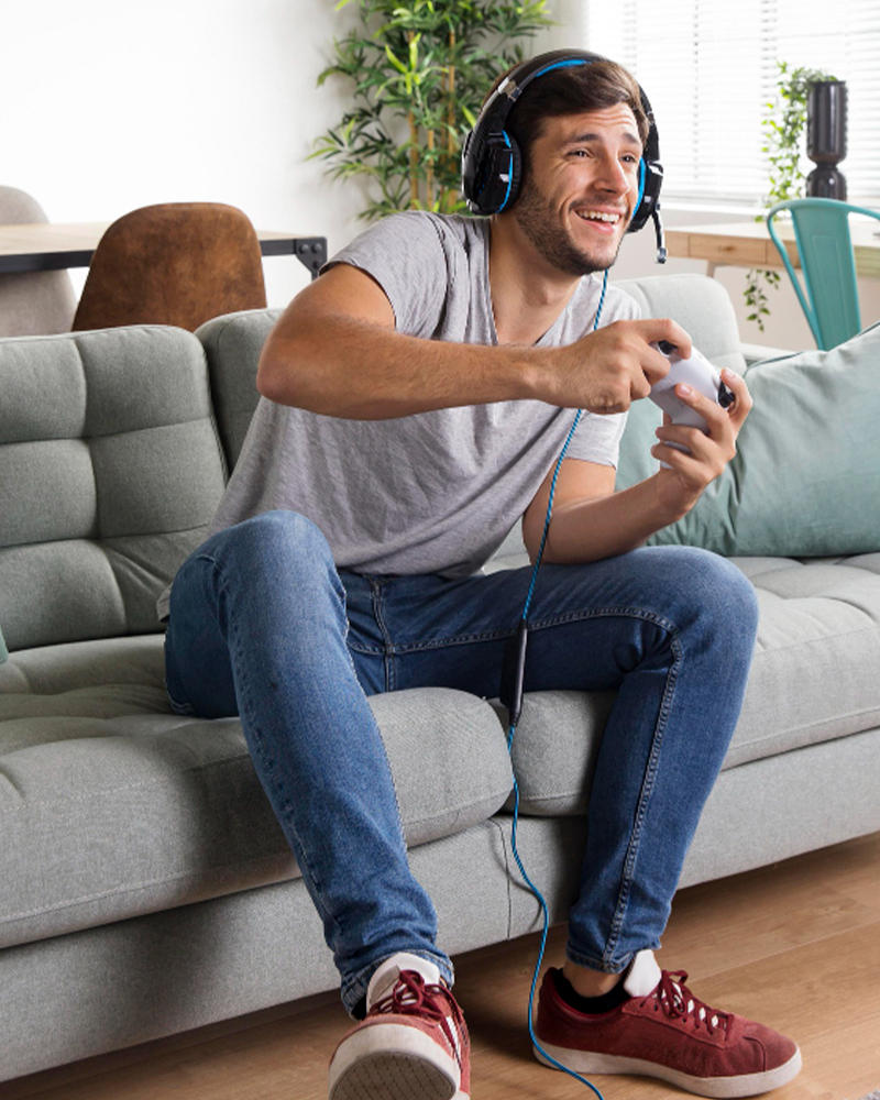 Pessoa jogando online